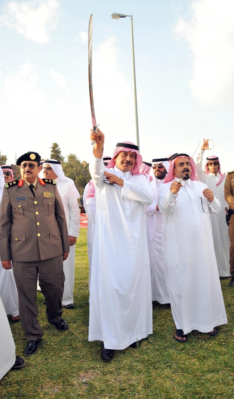 أمير الباحة يتفقد عدداً من المواقع السياحية والأسواق الشعبية بالمنطقة